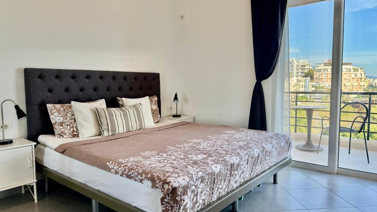 Viola Sea View Penthouse * Sarandë